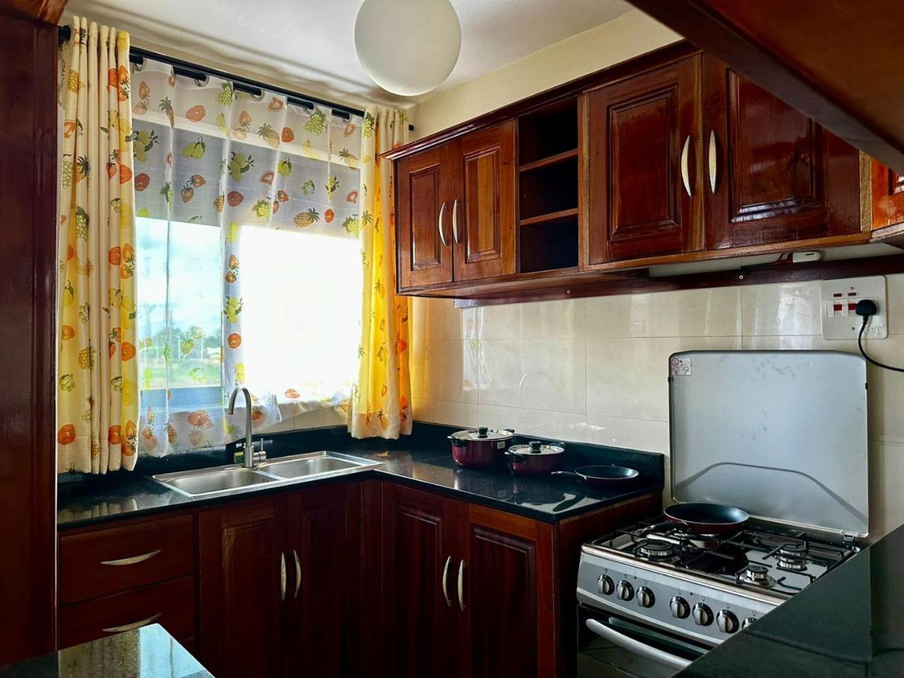 Elena & Kimberly Apartment Gulu Luaran gambar