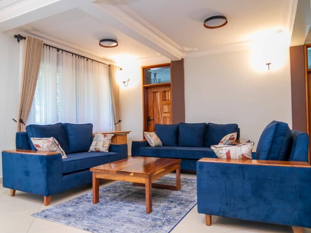 Elena & Kimberly Apartment Gulu Luaran gambar