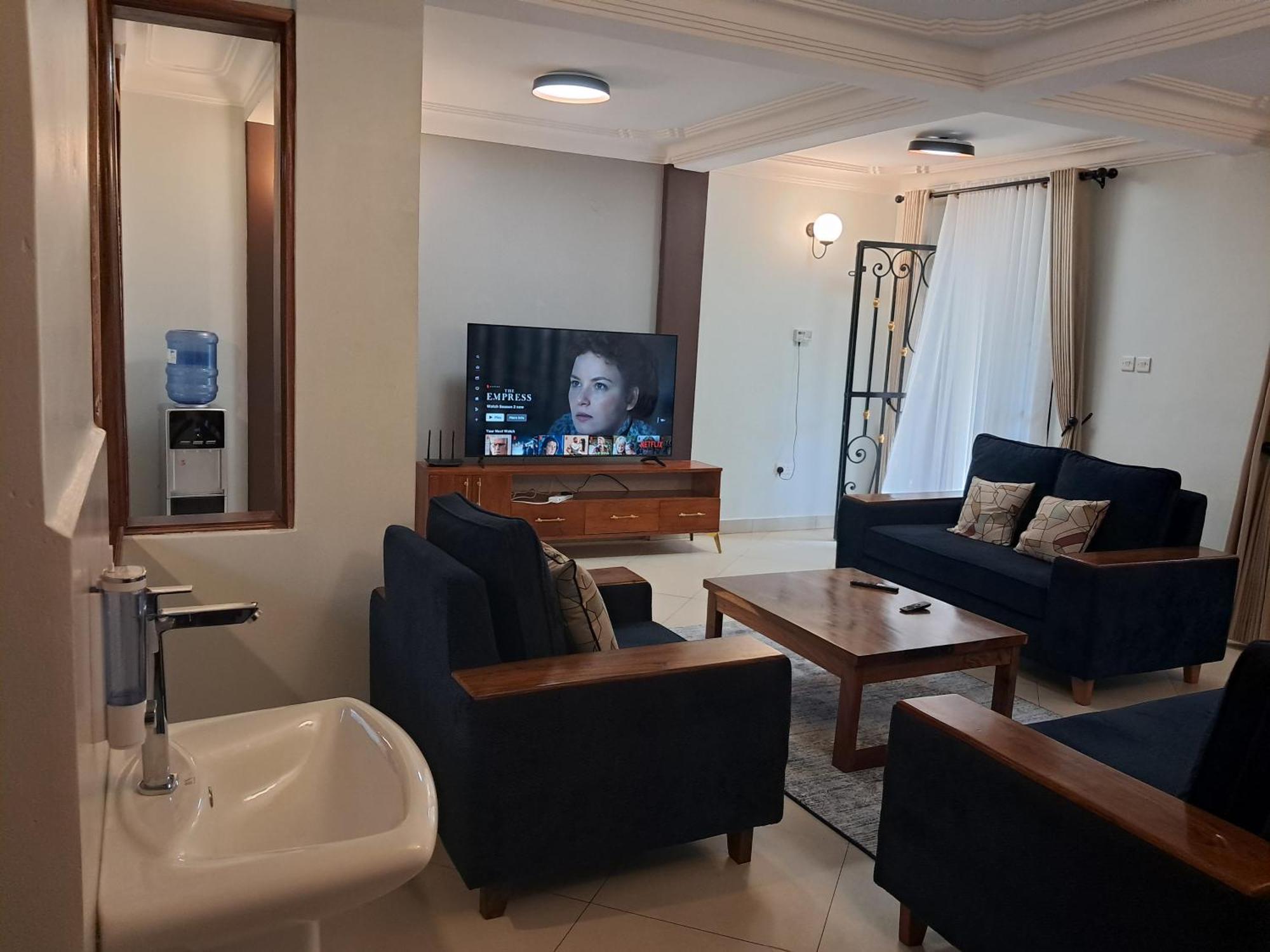 Elena & Kimberly Apartment Gulu Luaran gambar