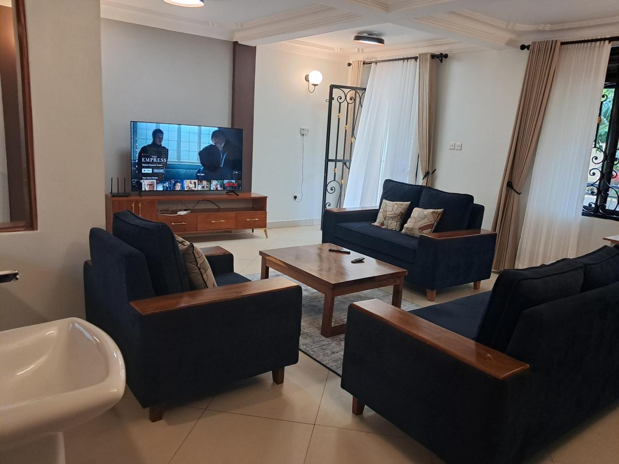 Elena & Kimberly Apartment Gulu Luaran gambar